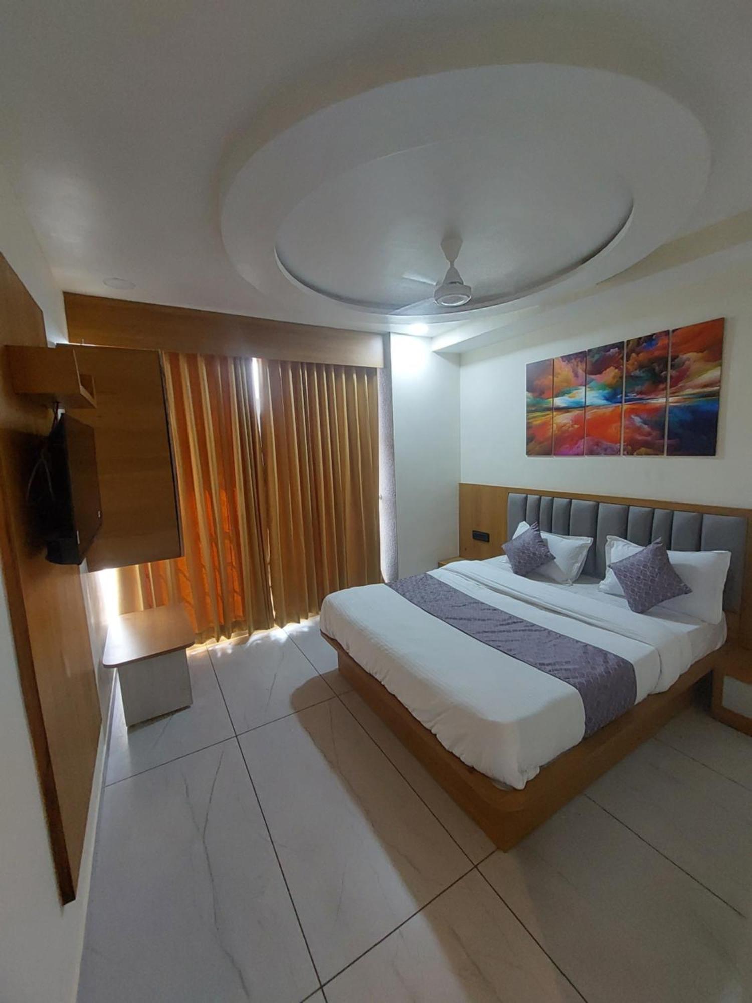 Hotel R K Villa Ahmedabad Exterior foto